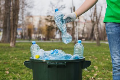 Reciclando botellas de plástico